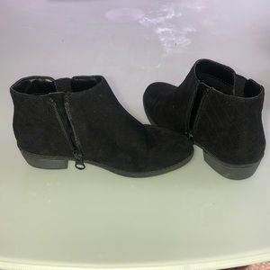 Excellent condition black booties!